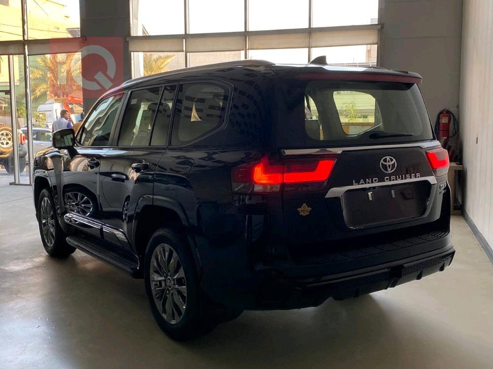 تۆیۆتا لاند کروزەر